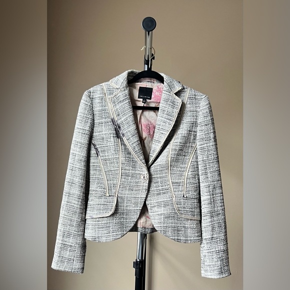 The Limited Jackets & Blazers - The Limited Cream Tweed Rose Single Button Blazer - Size 4